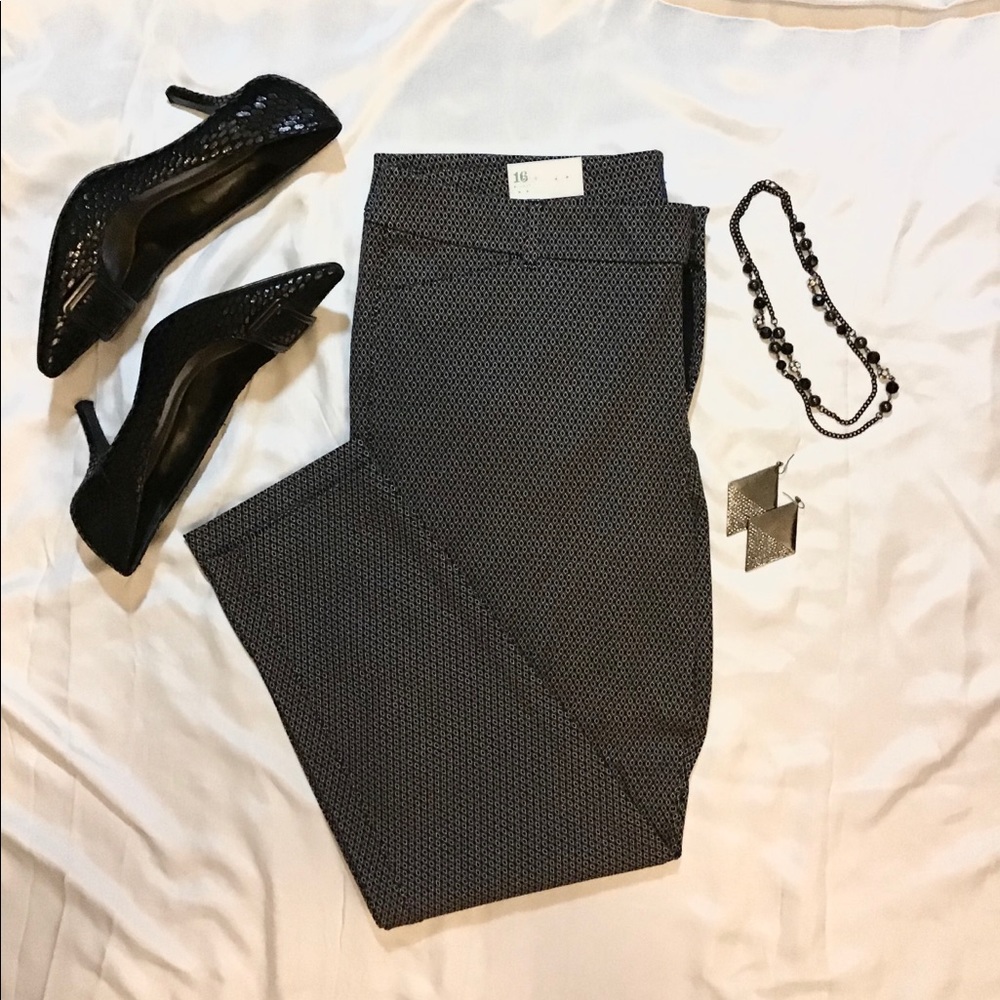 Mid-Rise Pixie Ankle Pants